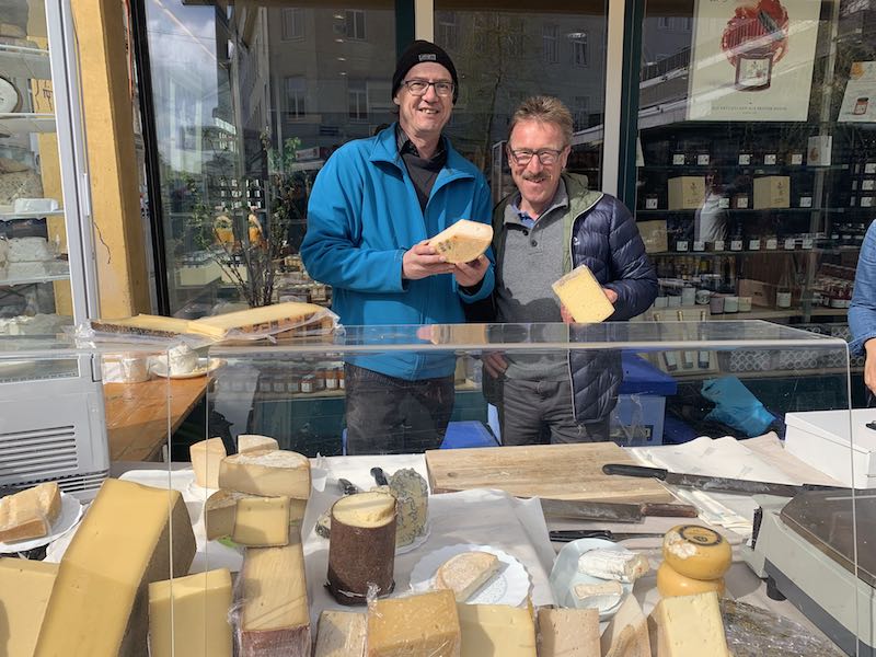 Slow Food Käser Willi Schmid zu Besuch am Yppenplatz bzw. Brunnenmarkt Wien